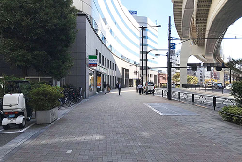 山手通り沿い歩道